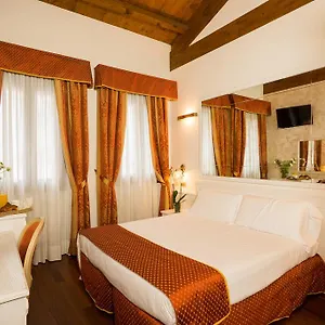 casanova-fourrooms.hotelslidodijesolo.com/