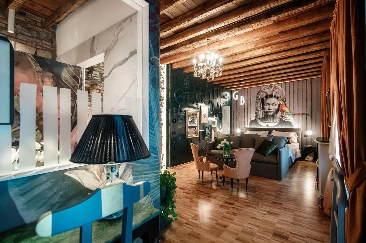 Aurum - Como Luxury Suites 0*,