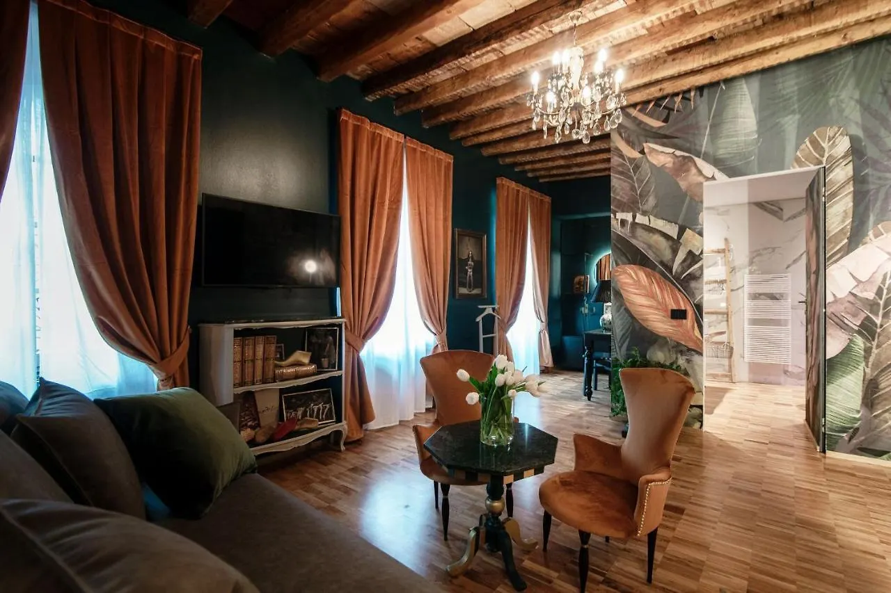 Aurum - Como Luxury Suites 0*,  Italy