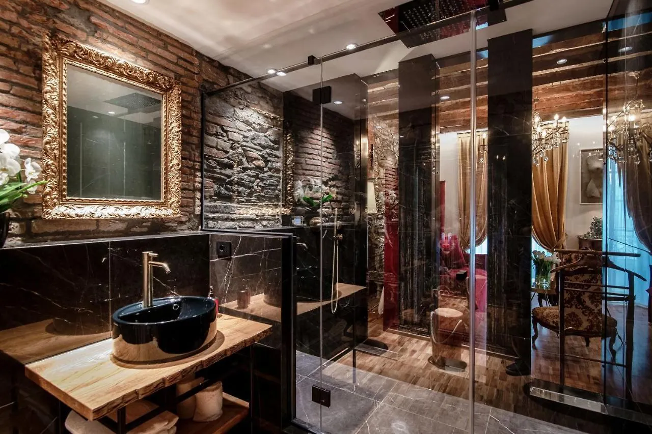 Aurum - Como Luxury Suites 0*,  Italy