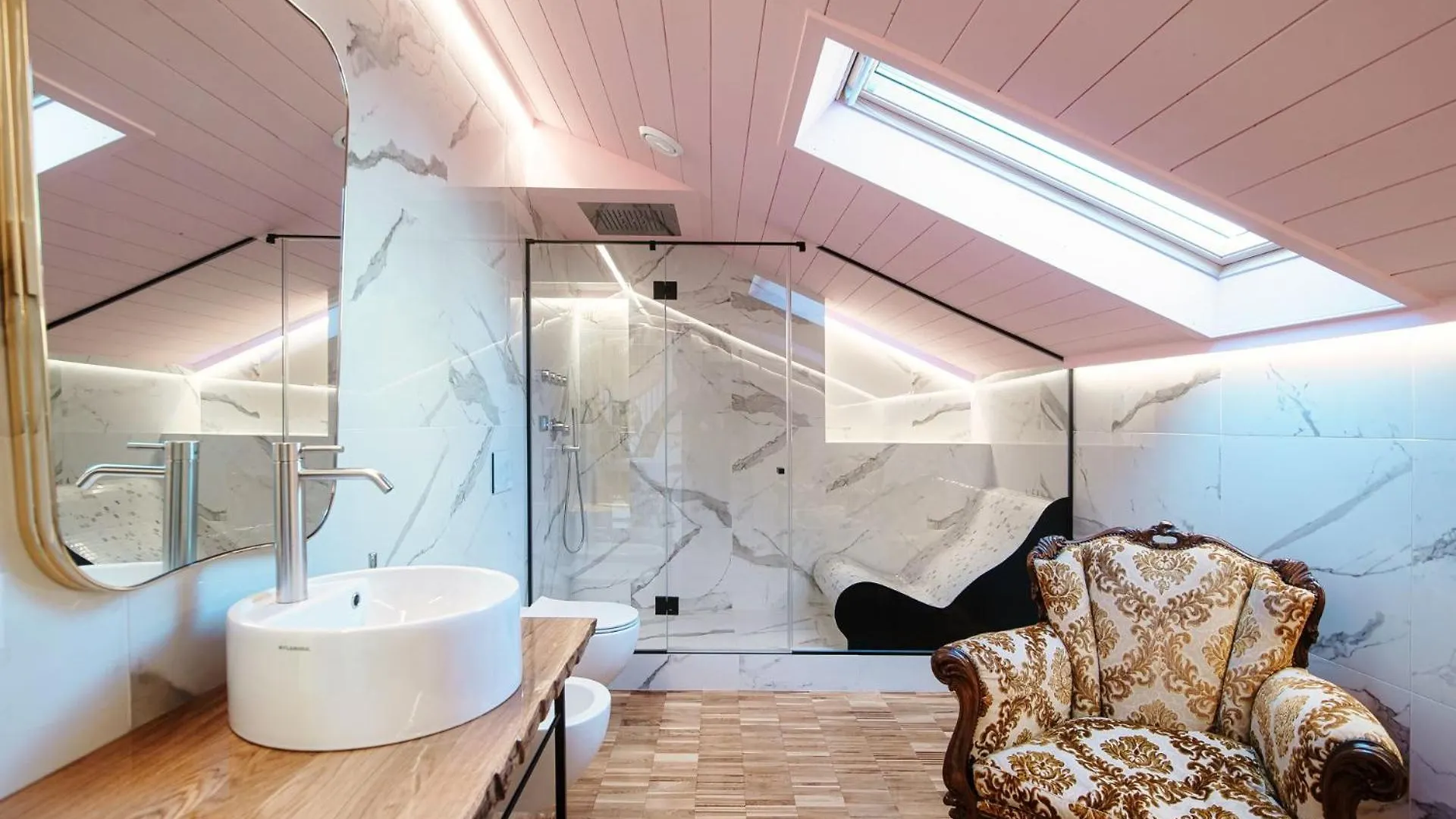 Aurum - Como Luxury Suites 0*,